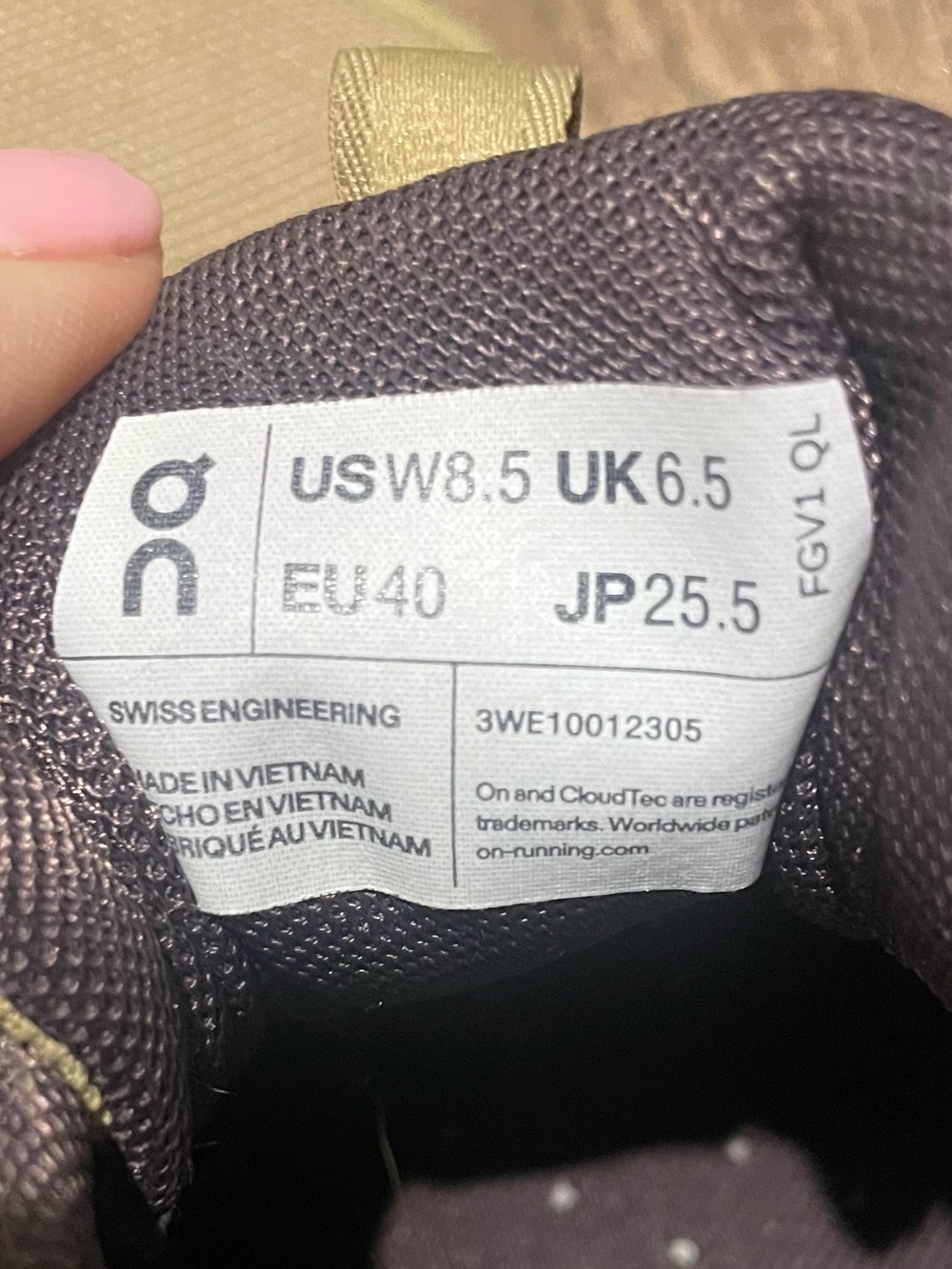 On Running Women's Cloudhorizon Hiking Shoe - Picture 3 of 12